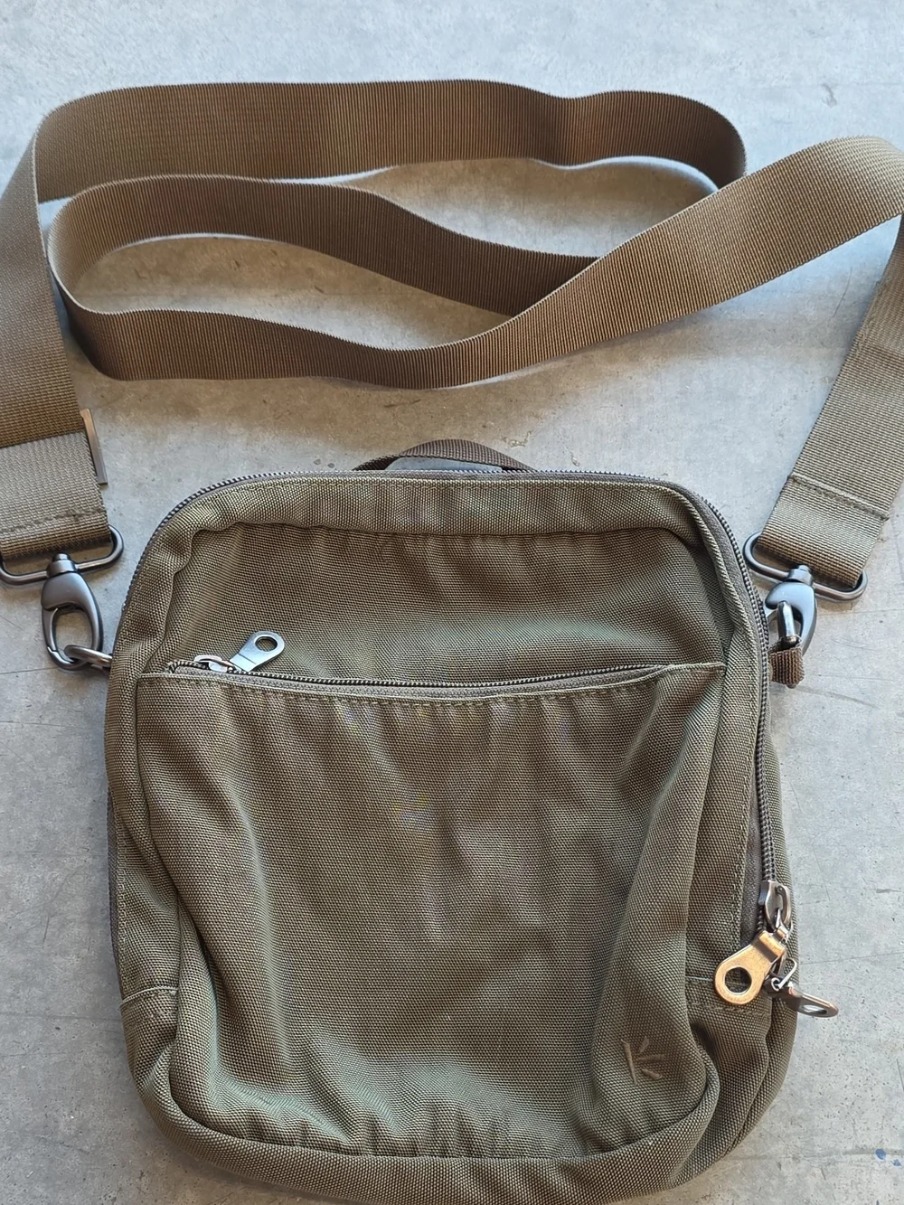 Ellington Men's Charcoal Canvas Backpack with Contrast Label